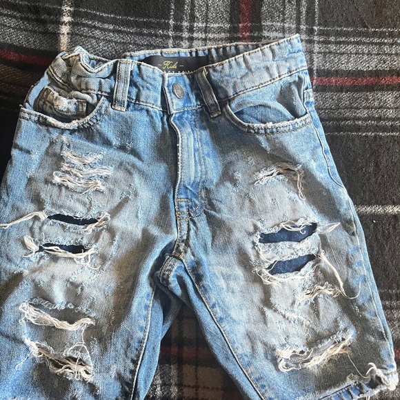 Boys size 6 Jean shorts with rips. - Picture 1 of 1